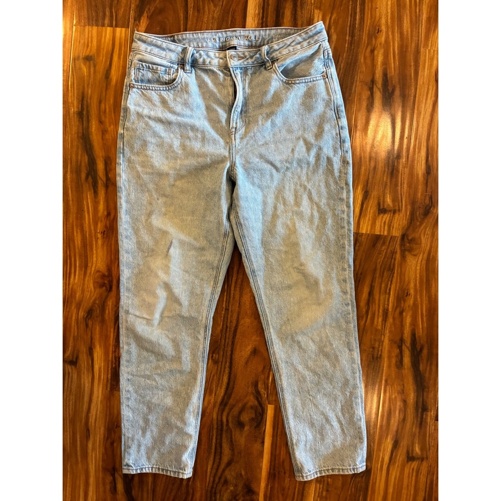 American Eagle Strigid Mom Jeans Light Wash High Rise Denim Size 10 Regular